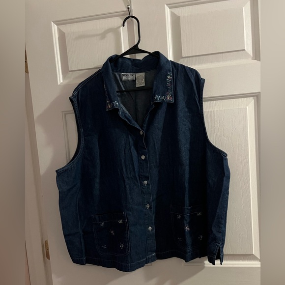 New Look Woman Denim Button Down 🔥 - Picture 1 of 6